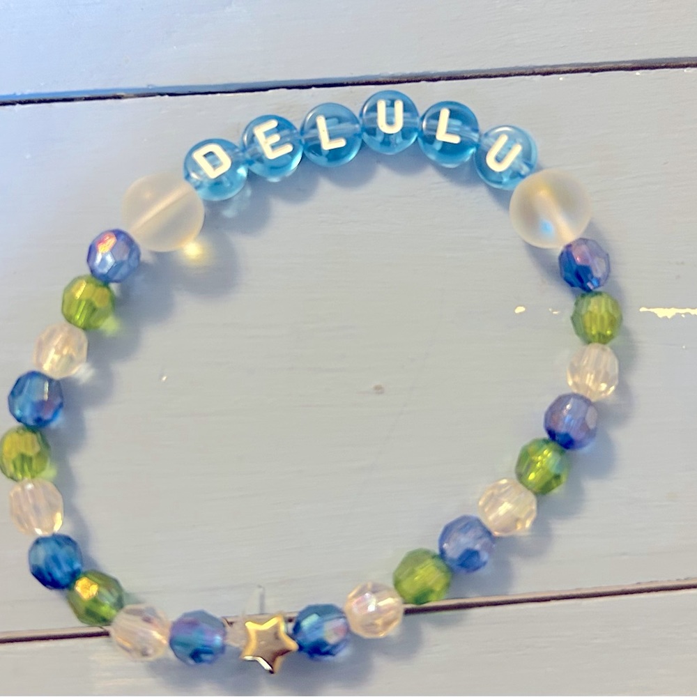 Delulu bracelet